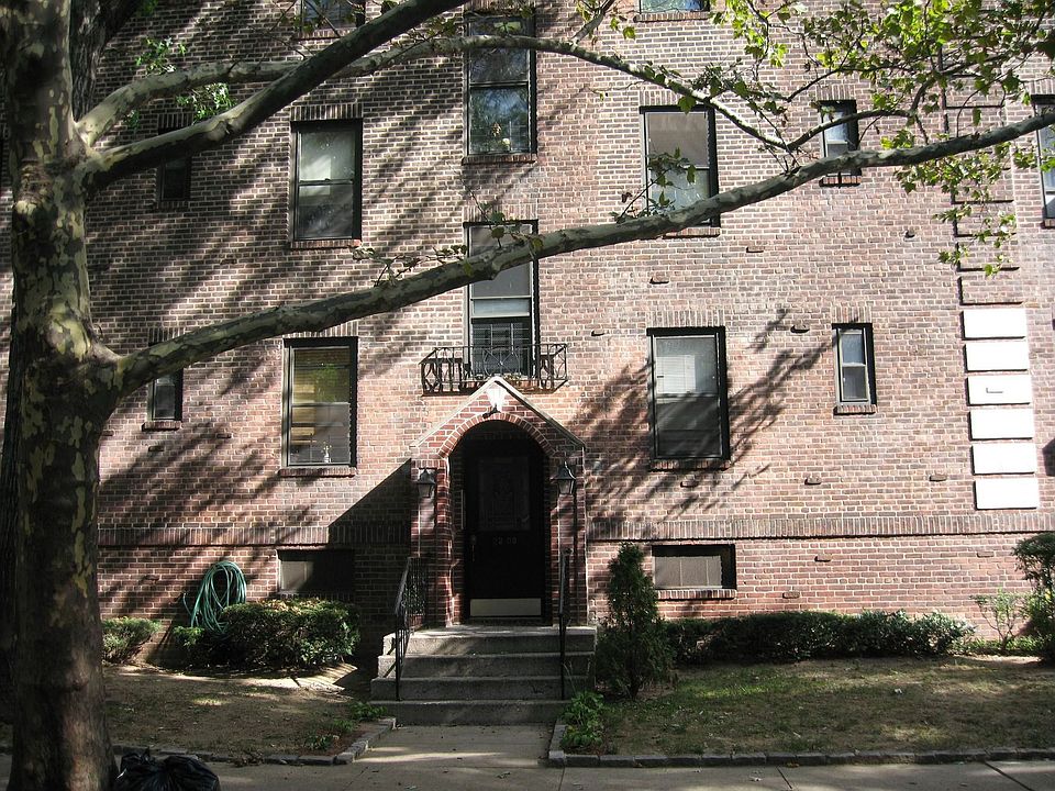 22-09 76 Street # 2C