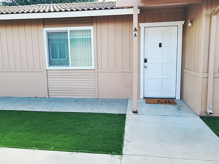 20 N Lemoore Ave #A — Photo 2
