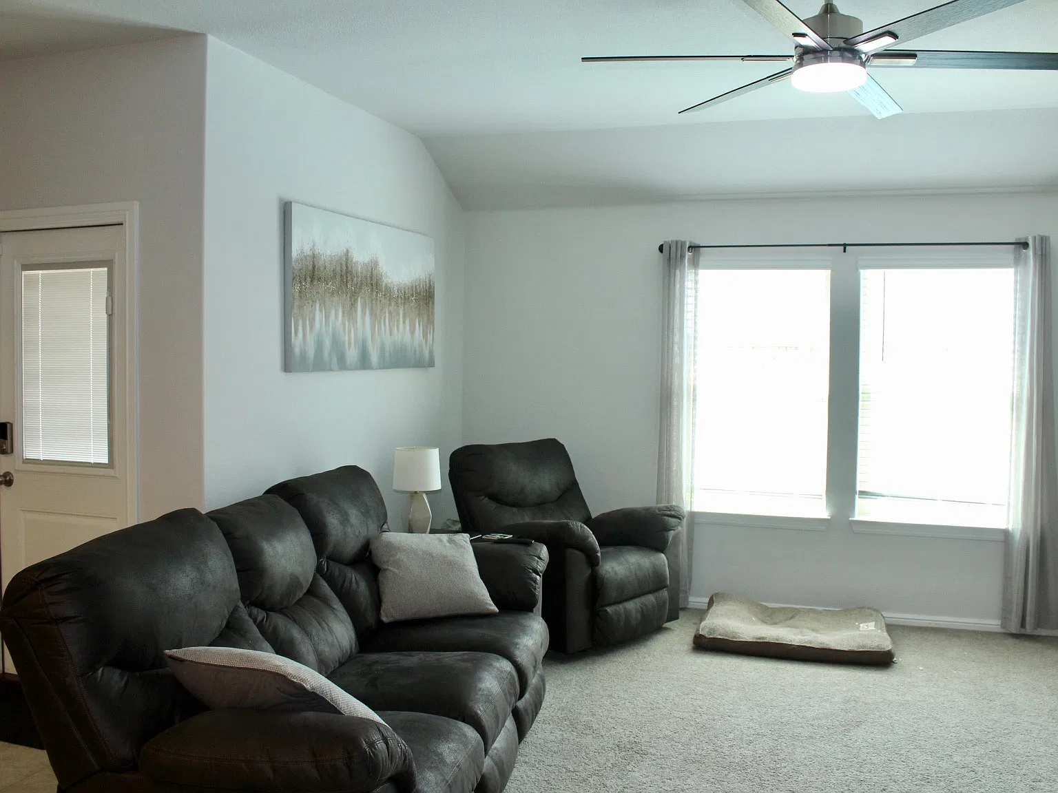 4 bed, 1729 sqft, $2,295 — Photo 2