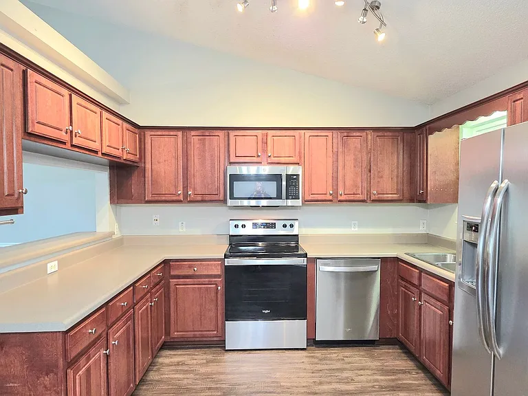 6607 Woodbury Forest Dr — Photo 4