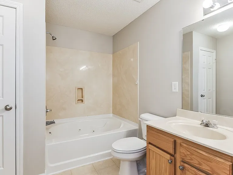 144 Georgetowne Dr — Photo 13