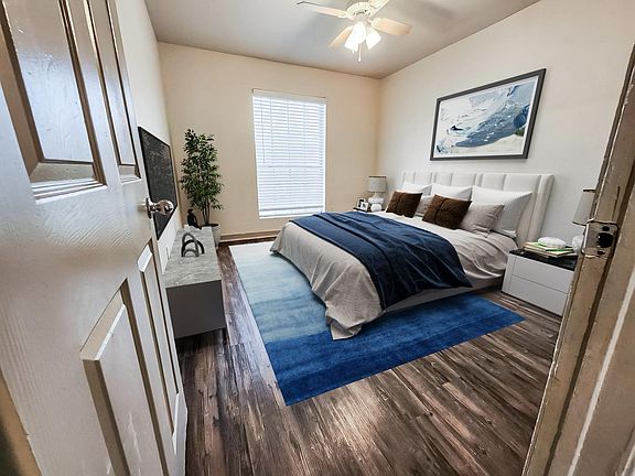 3rd image of 1530 Chenault St #21