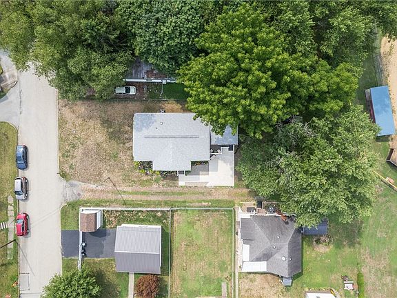 3rd image of 307 Oak St