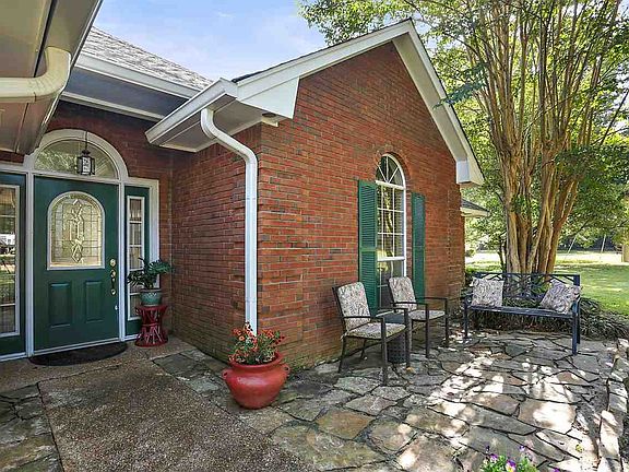 2nd image of 1388 Oak Vinyard Dr