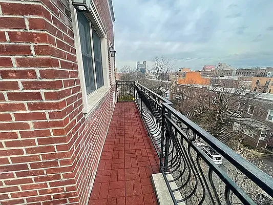 Building Photo - 25-38 37th St #5F