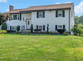 7 Freedom Ct, Johnston, RI 02919