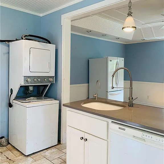 718 Wolfe St — Photo 10