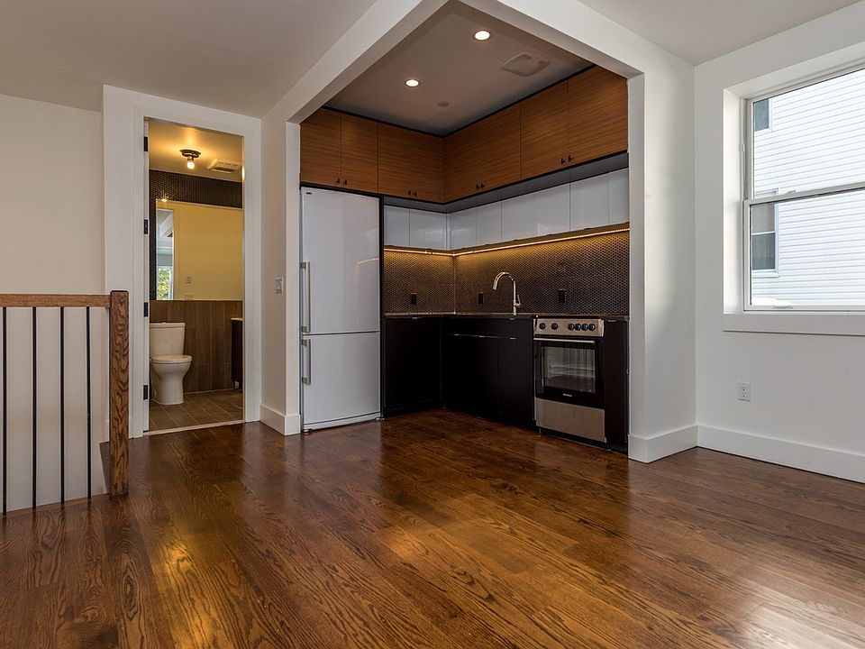 1st image of 194 Hawthorne St #1D