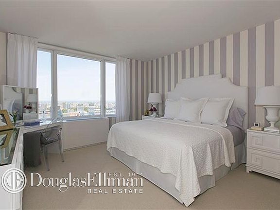 3rd image of 160 W 62nd St APT 50A