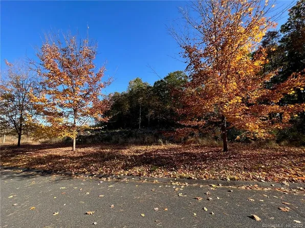 25 Stratton Farms Road, Suffield, CT 06093