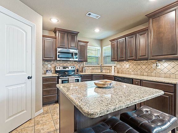 5th image of 6212 S 39th St