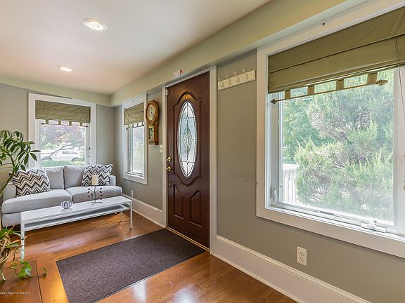 4th image of 26 Magnolia Ave