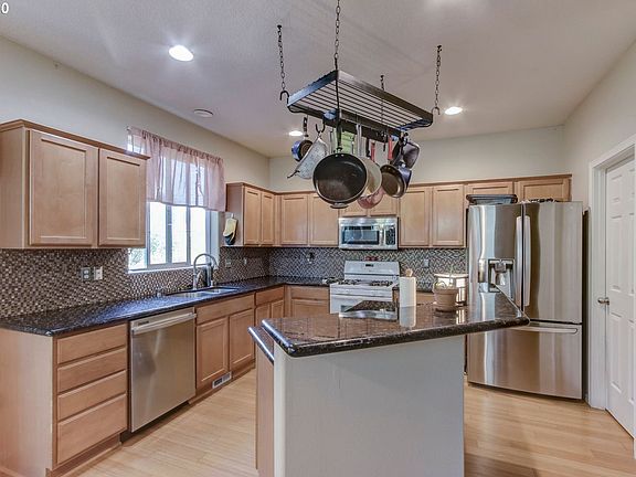 3rd image of 5616 NE 44th St