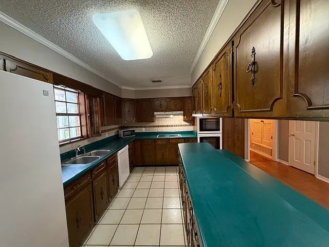 202 Adams Dr — Photo 14