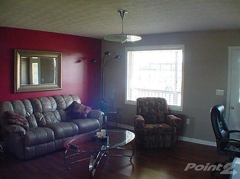 Great room with lots of space to relax in after a hard day at work.