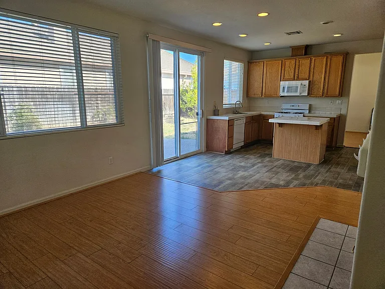 624 Aiello St — Photo 14
