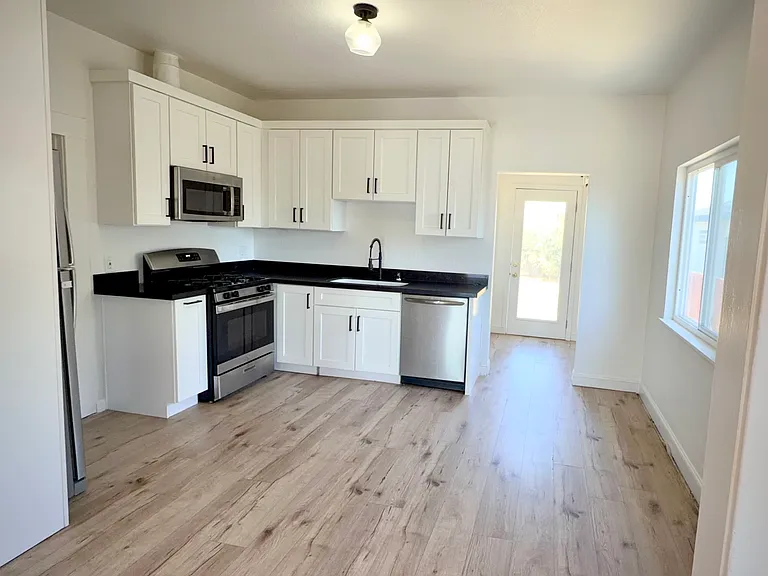 321 Nash Ave — Photo 6
