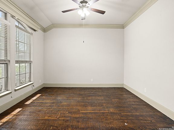 5th image of 1022 Thistle Hill Trail