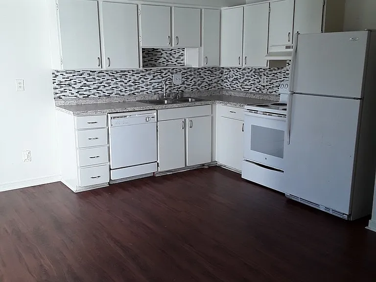 206 Devonshire Rd — Photo 3