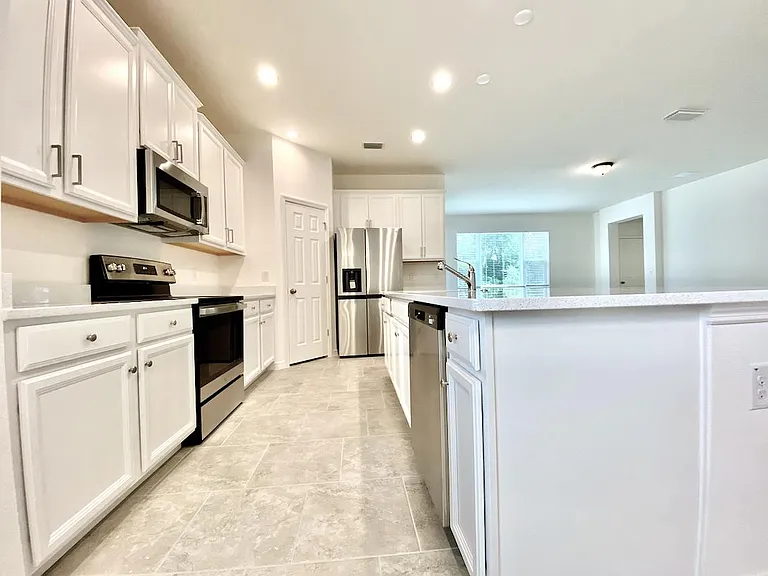 924 Avenal Ln — Photo 5
