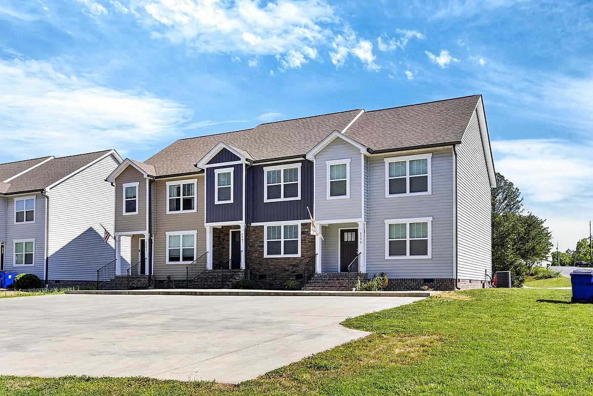Building Photo - 2297 Shady Ln NE