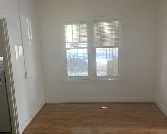 3rd image of 129 Douglas St