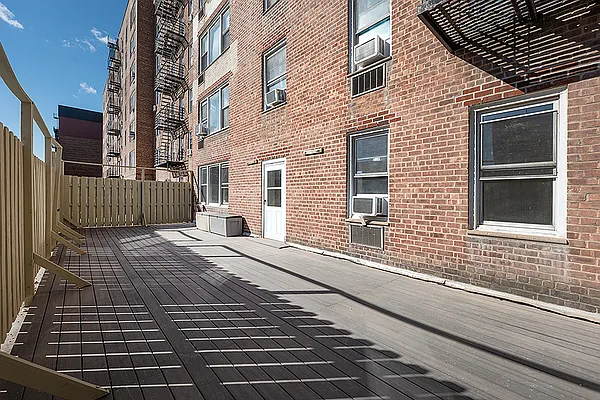 Rented by PMG Real Estate  | media 8