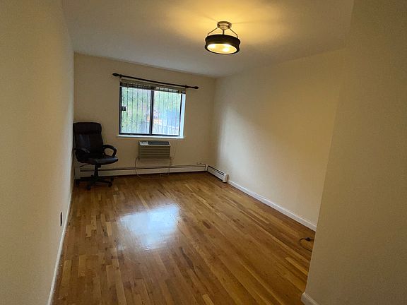 4th image of 3011 Ely Ave APT 1