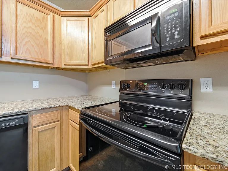 1411 W Haskell St — Photo 10