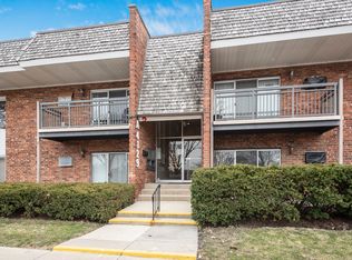 4129 Saratoga Ave APT 104, Downers Grove, IL 60515