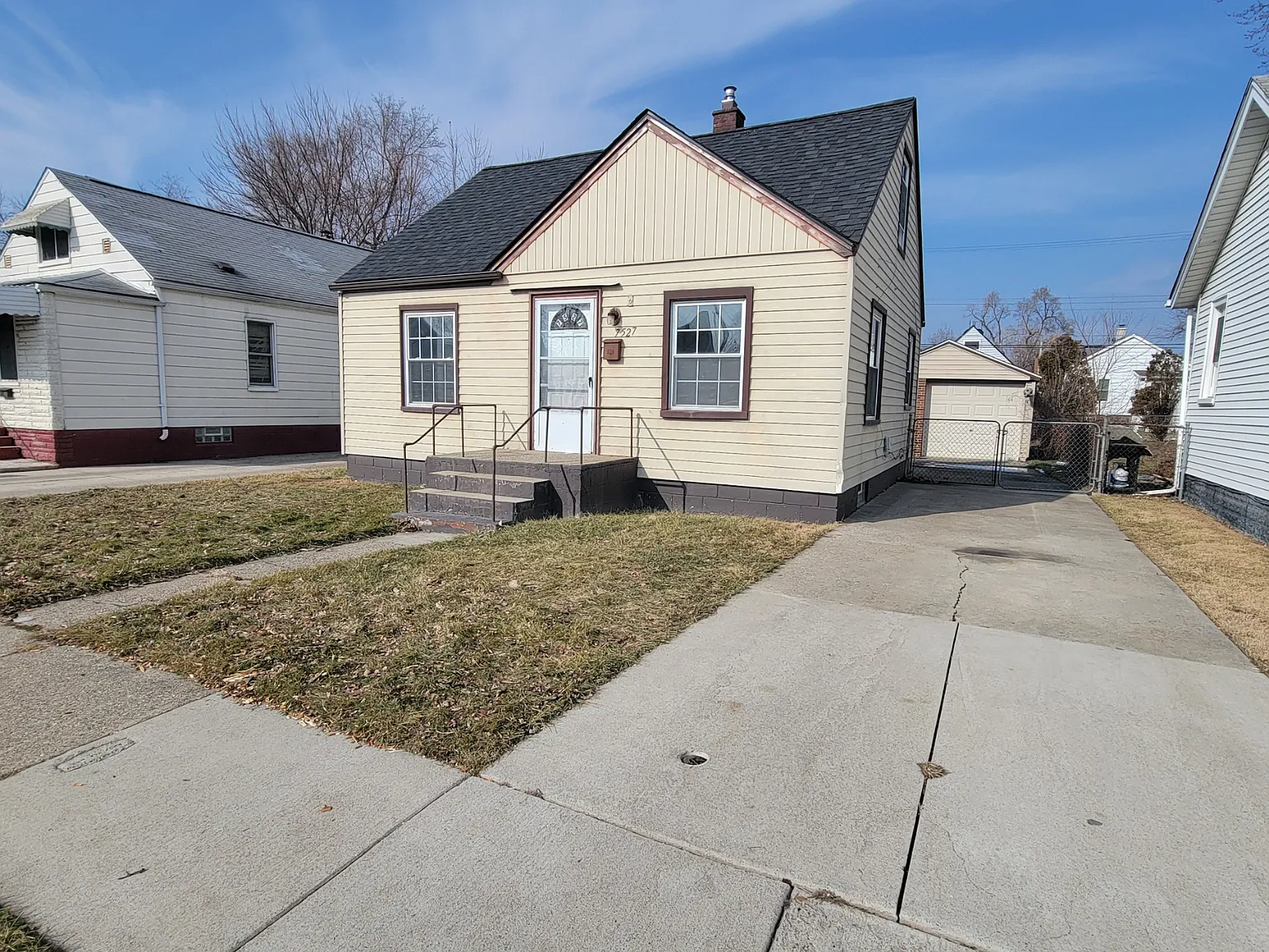 7527 Ford Ave photo 1