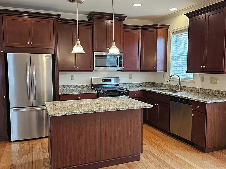 105 Canter Ct — Photo 2