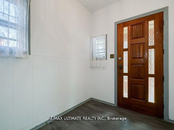 2nd image of 34 Hickson St