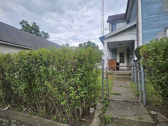3rd image of 135 Richmond Ave