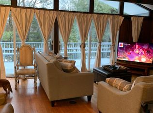 6155 Lakeview Dr, Pocono Pines, PA