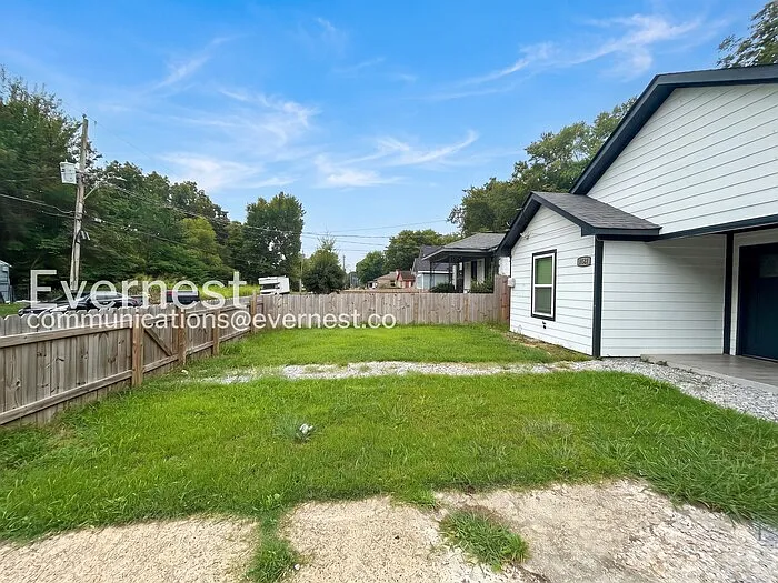 1621 Locust St — Photo 21