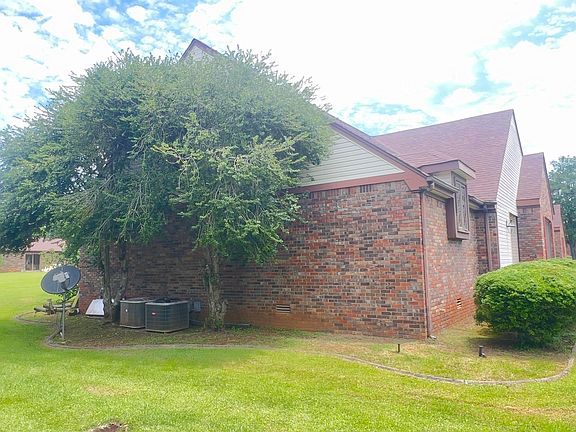 3rd image of 2211 Virginia Ave