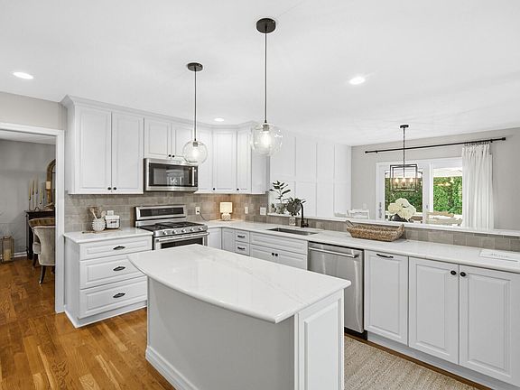 3rd image of 2002 Woodmere Cir