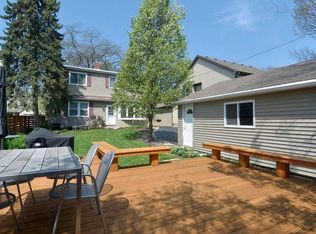 913 N Mitchell Ave, Arlington Heights, IL 60004