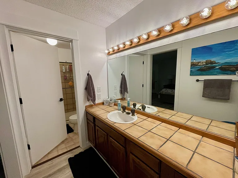 NW Oceania Dr — Photo 29