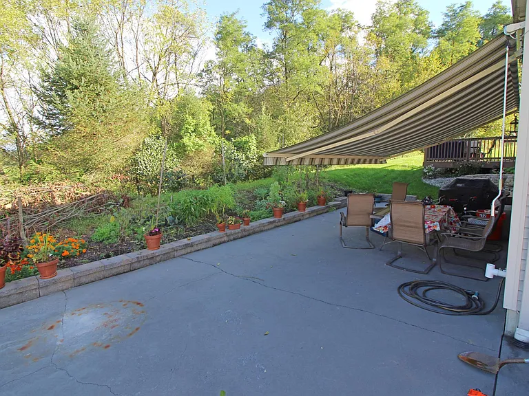 212 Jeffrey Ln — Photo 3