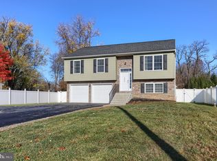 1675 Turnpike Rd, Elizabethtown, PA 17022