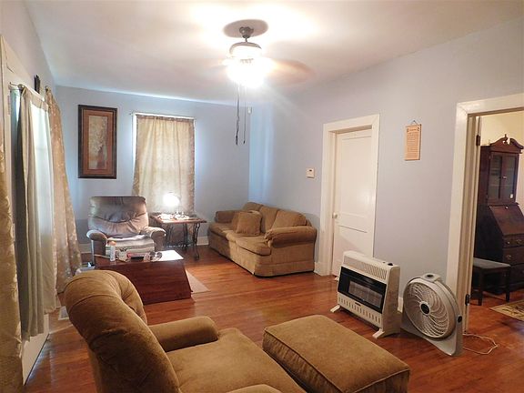 5th image of 83 Carrie St