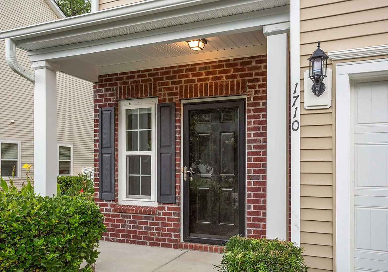 Three Bedroom Townhouse in Carolina Bay — Photo 3