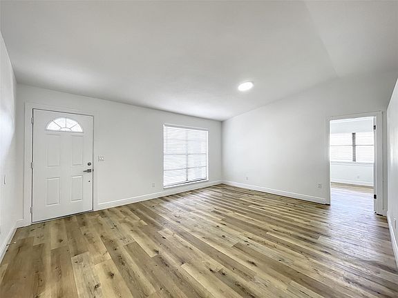 3rd image of 2911 SW Lucerne Street