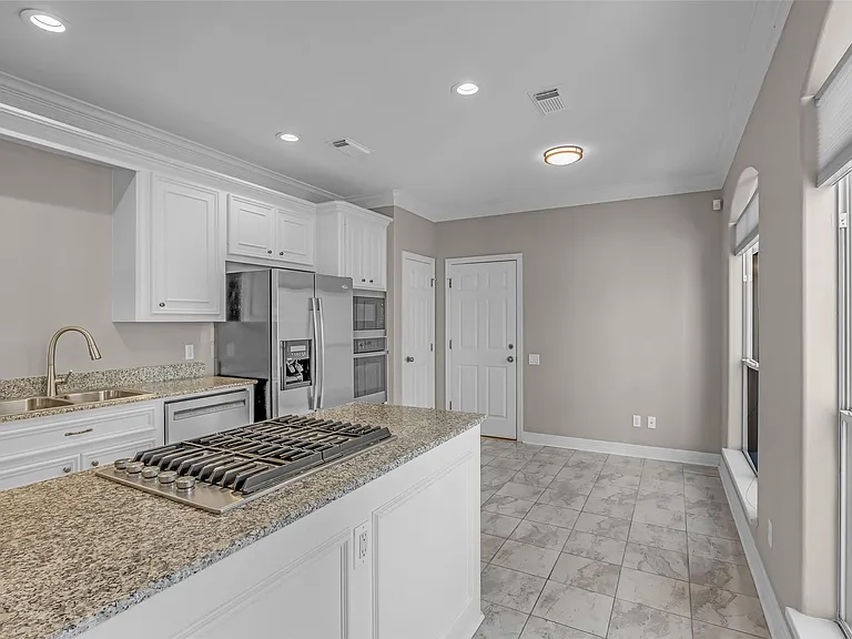 4916 Travis St — Photo 11