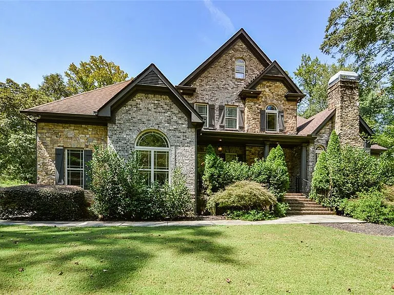2210 Spalding Dr — Photo 1