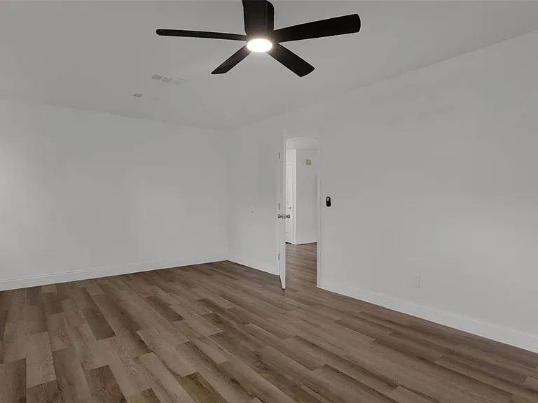 2433 Benjamin Dr — Photo 15