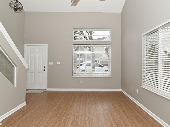 5th image of 2285 Grand Fir Dr