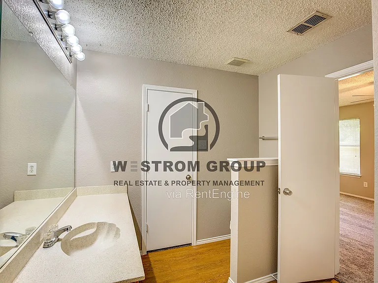 2363 Laurelhill Ln — Photo 19